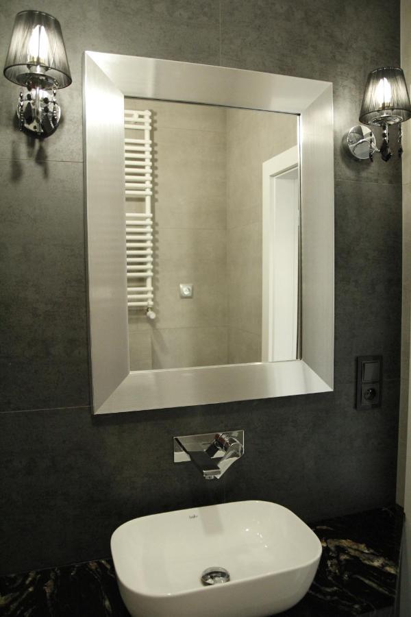 Apartament W Centrum-Garaz Kielce Bagian luar foto